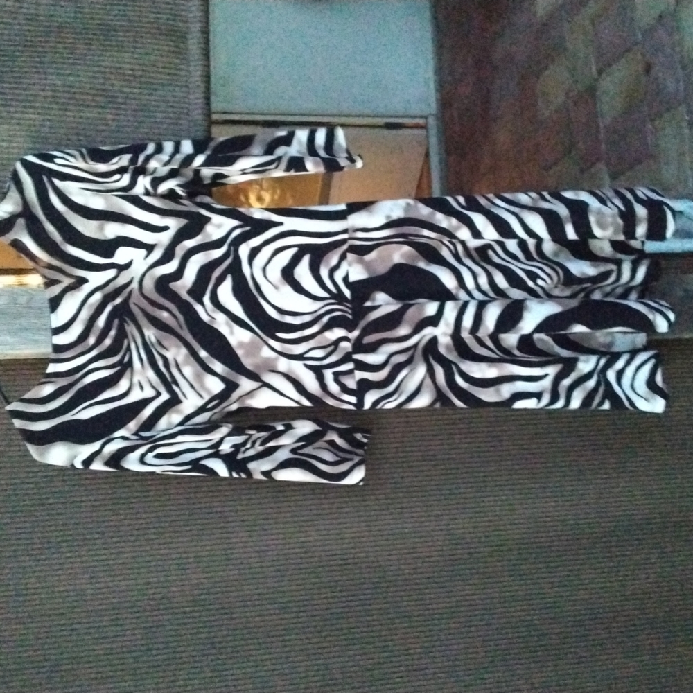 Dress - Picture 4 of 4